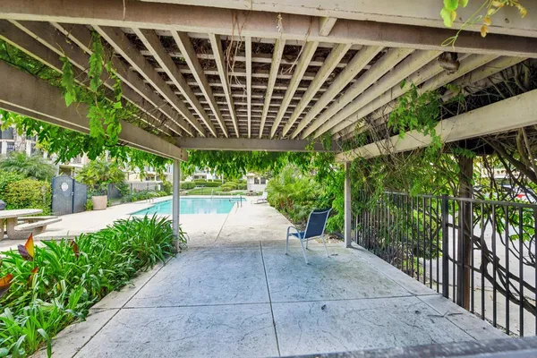 $330,000 | 6241 Riverside Boulevard, Unit 219, Sacramento, CA 95831