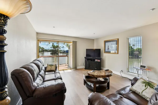 $330,000 | 6241 Riverside Boulevard, Unit 219, Sacramento, CA 95831