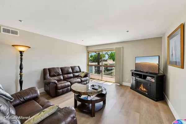 $330,000 | 6241 Riverside Boulevard, Unit 219, Sacramento, CA 95831