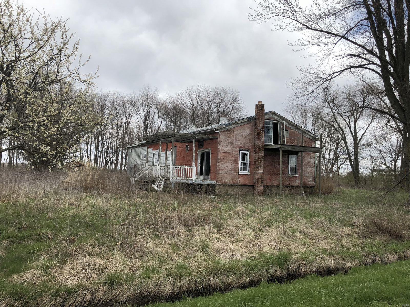 9621 Decamp Road Staunton, IL 62088 - Photo 1 of 8
