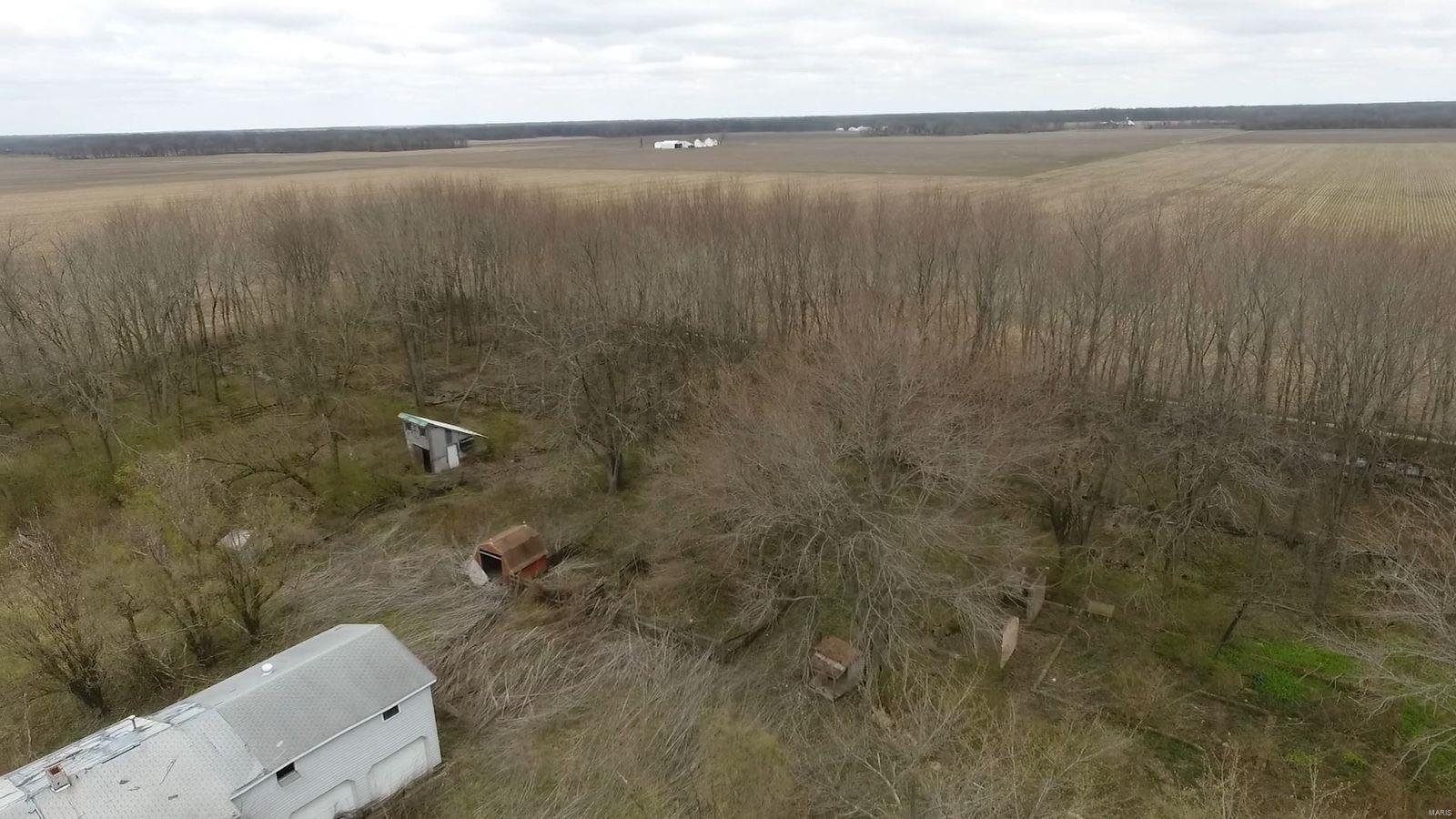 9621 Decamp Road Staunton, IL 62088 - Photo 2 of 8