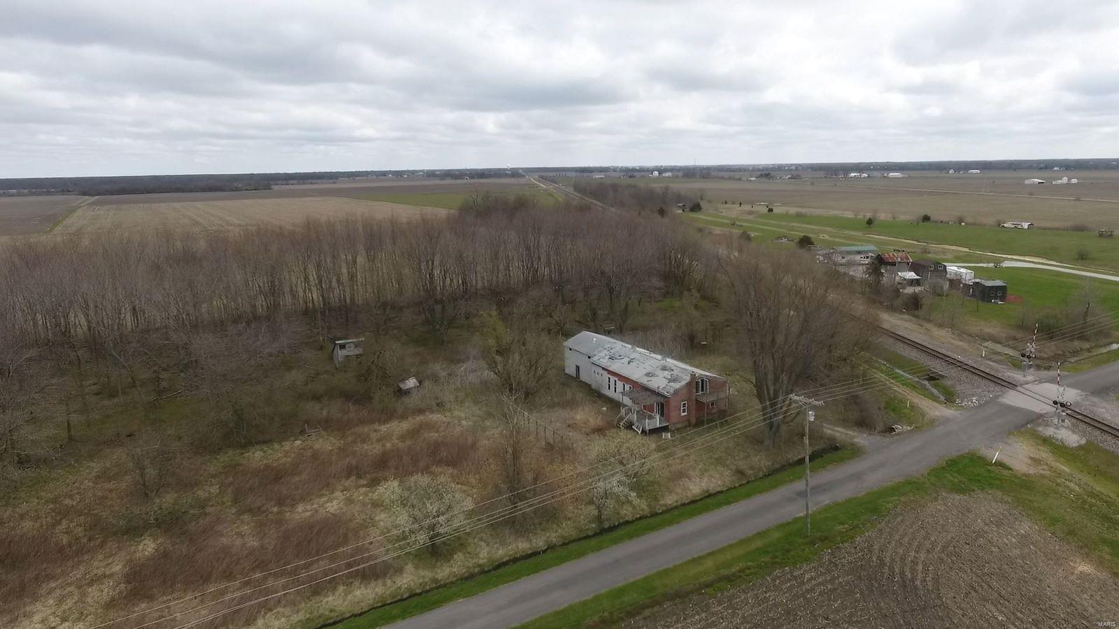9621 Decamp Road Staunton, IL 62088 - Photo 4 of 8