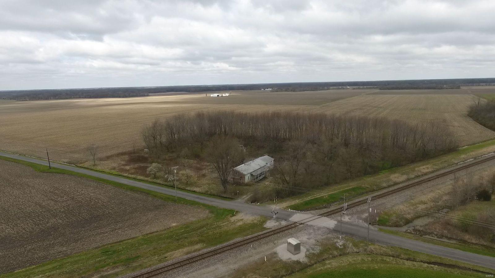 9621 Decamp Road Staunton, IL 62088 - Photo 5 of 8