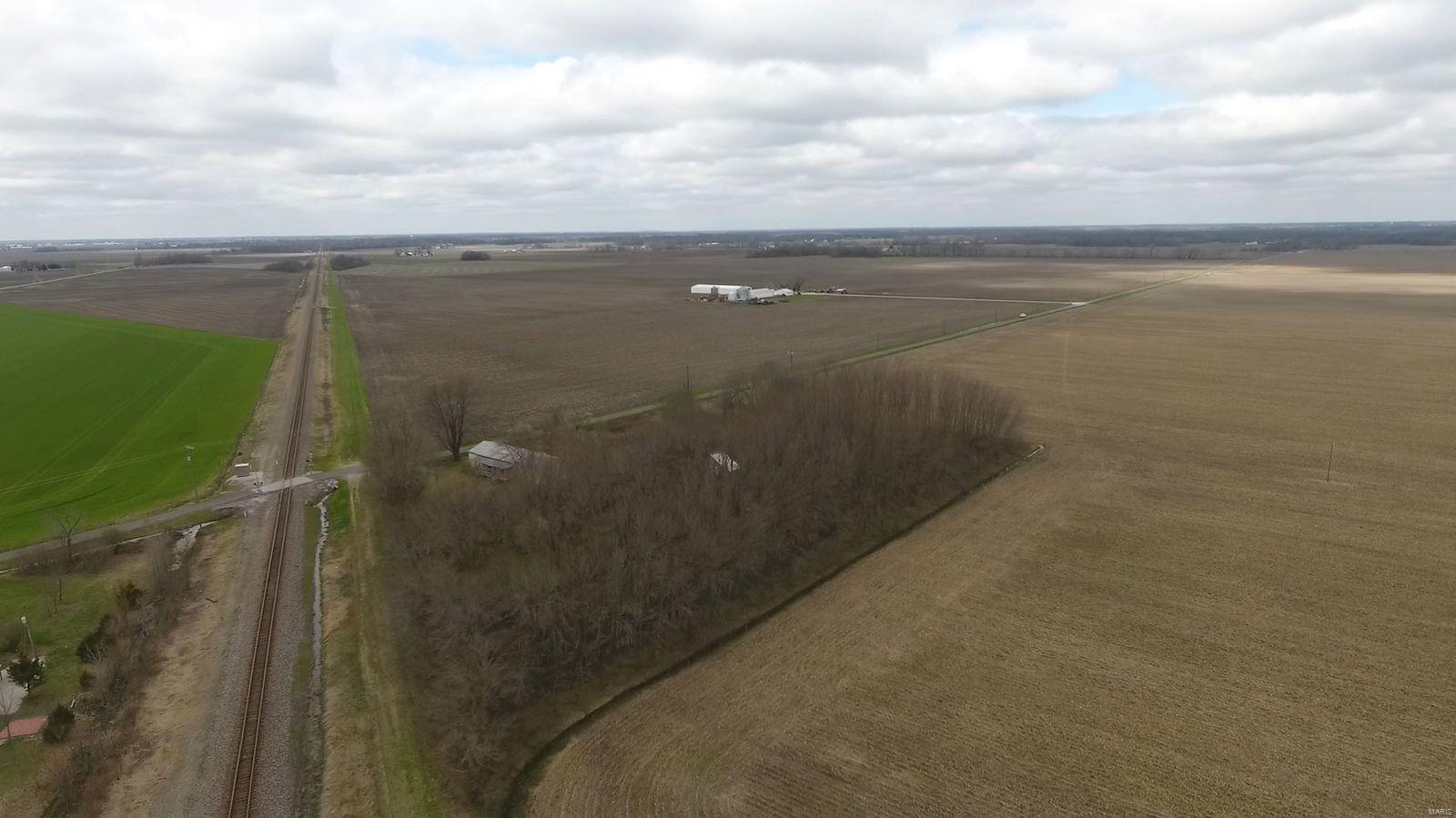 9621 Decamp Road Staunton, IL 62088 - Photo 6 of 8