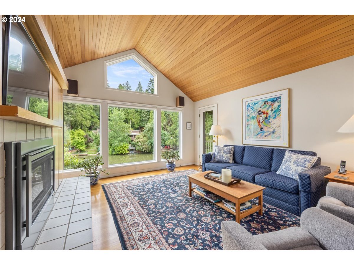 17288 Cedar Road Lake Oswego, OR 97034 - Photo 15 of 45 Great Room
