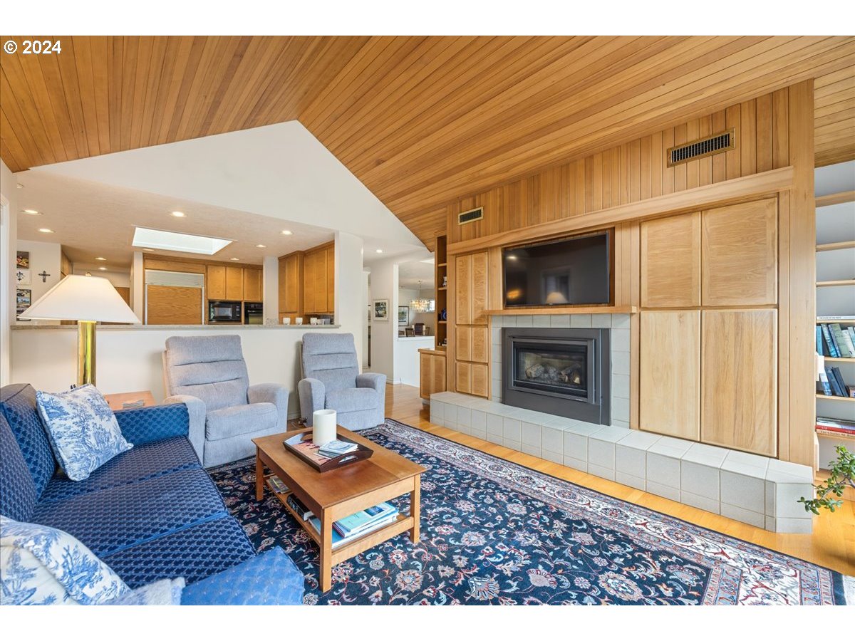 17288 Cedar Road Lake Oswego, OR 97034 - Photo 17 of 45 Gallery Image 17
