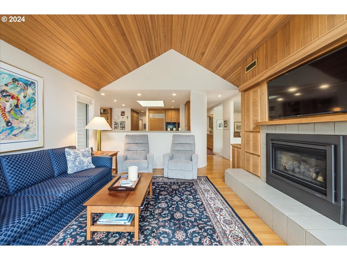 17288 Cedar Road Lake Oswego, OR 97034 - Photo 18 of 45 Gallery Image 18
