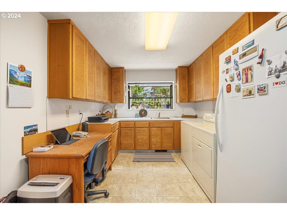17288 Cedar Road Lake Oswego, OR 97034 - Photo 25 of 45 Utility Room