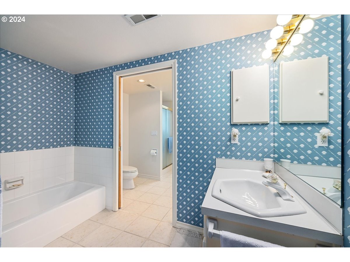 17288 Cedar Road Lake Oswego, OR 97034 - Photo 32 of 45 Bathroom