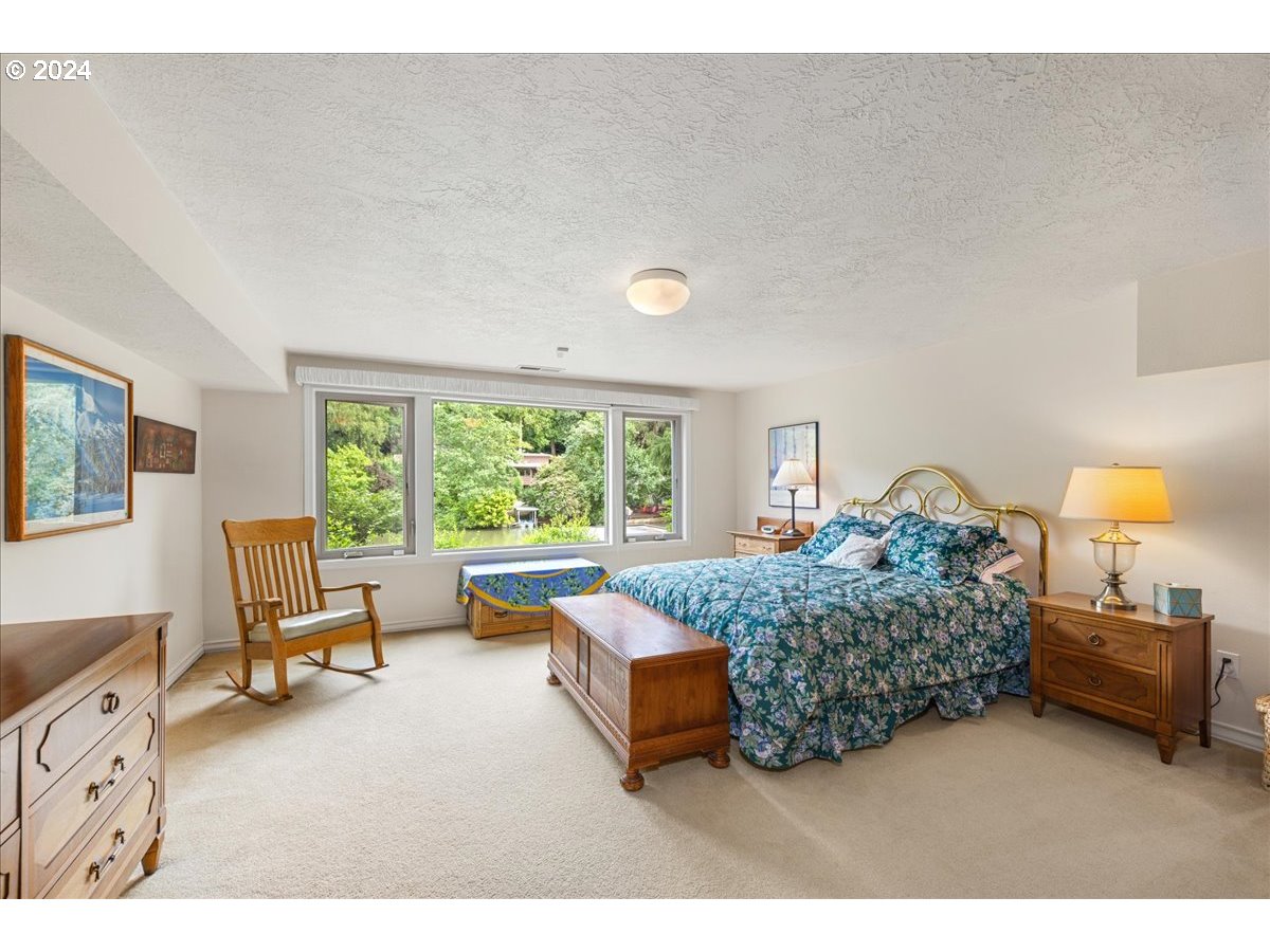 17288 Cedar Road Lake Oswego, OR 97034 - Photo 34 of 45 Bedroom