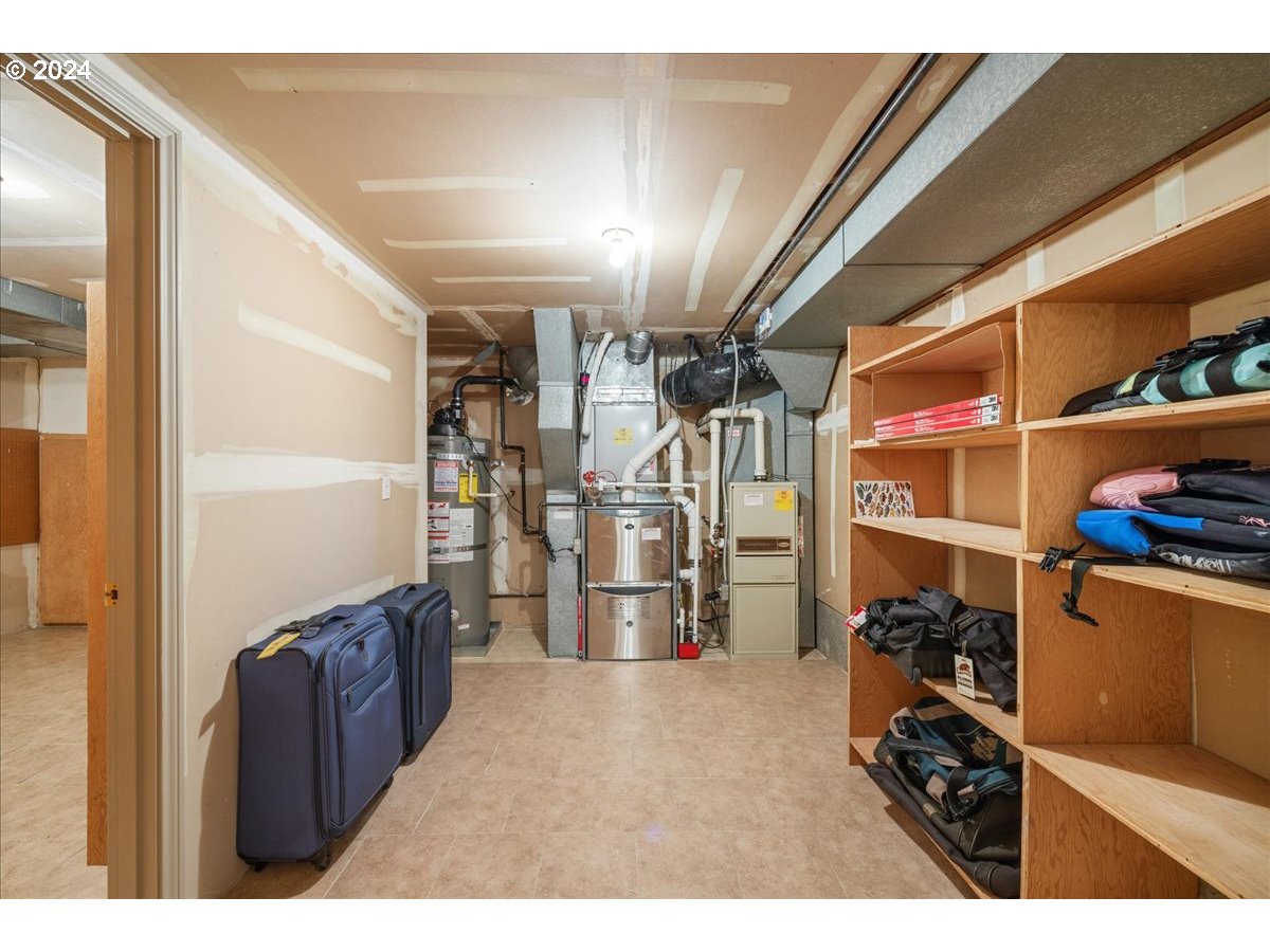 17288 Cedar Road Lake Oswego, OR 97034 - Photo 36 of 45 Storage