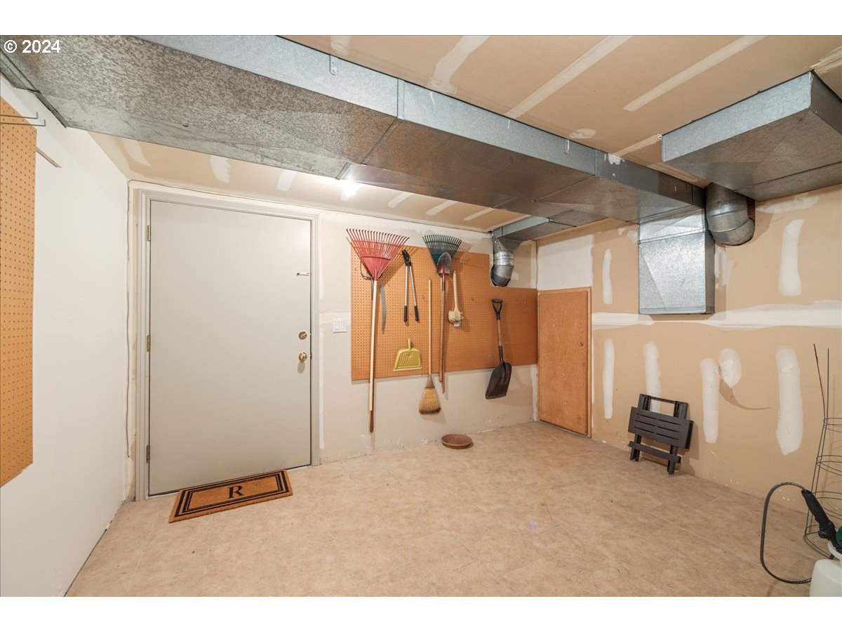 17288 Cedar Road Lake Oswego, OR 97034 - Photo 37 of 45 Storage