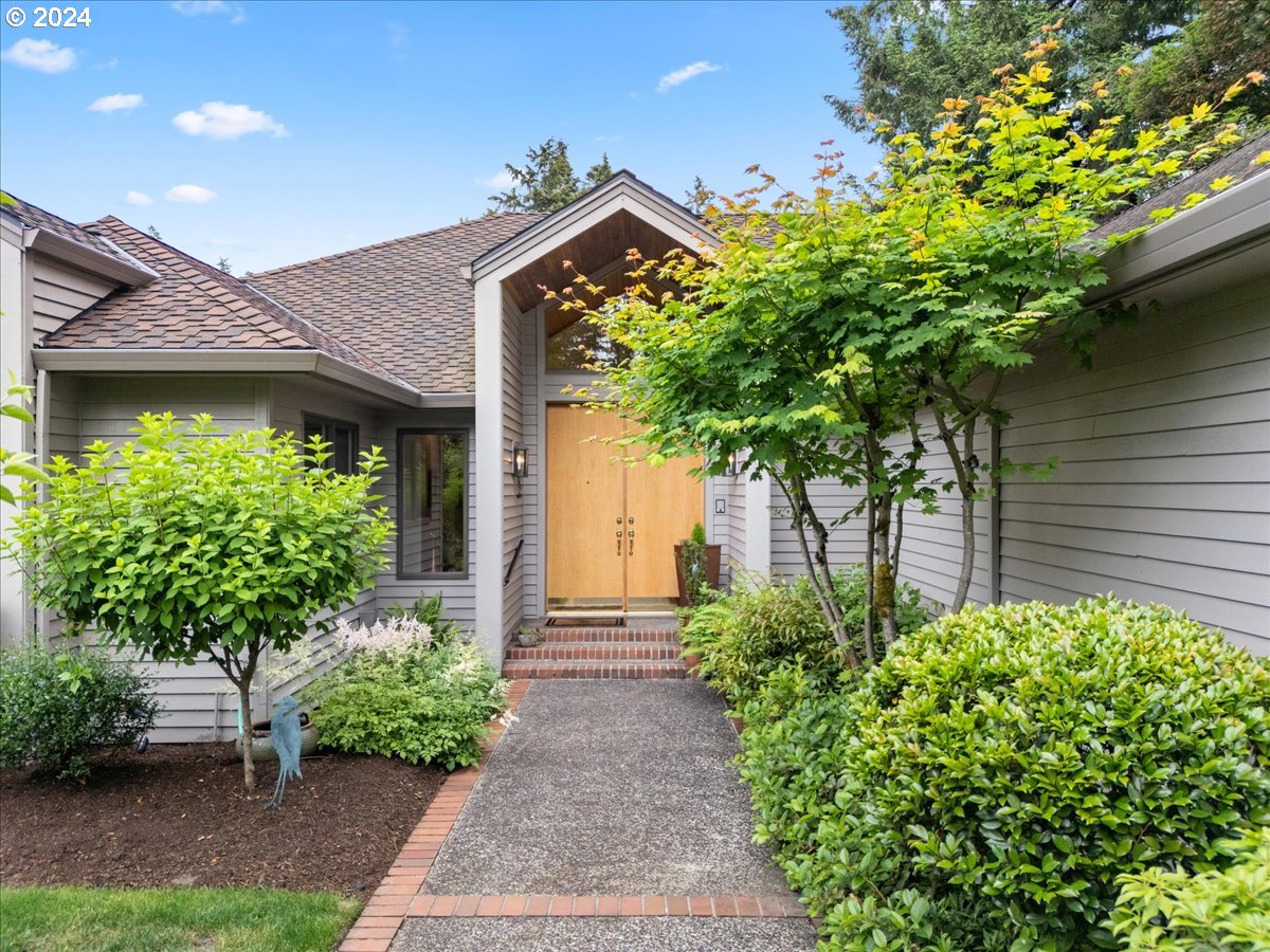 17288 Cedar Road Lake Oswego, OR 97034 - Photo 4 of 45 Gallery Image 4
