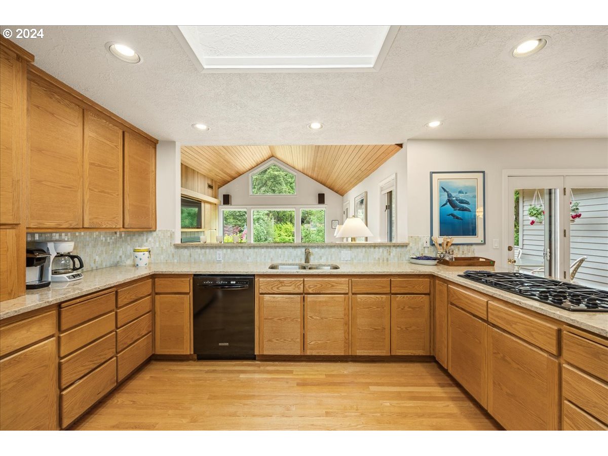 17288 Cedar Road Lake Oswego, OR 97034 - Photo 6 of 45 Gallery Image 6