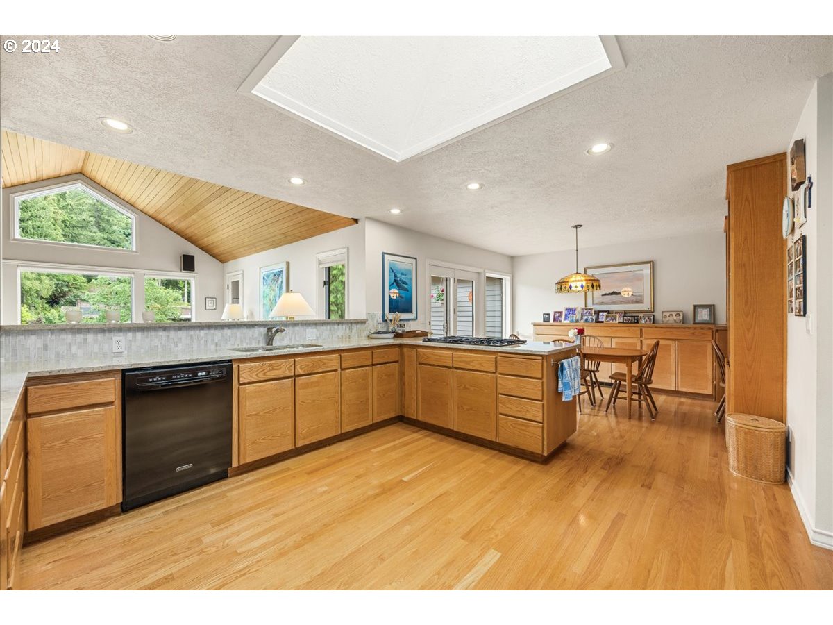 17288 Cedar Road Lake Oswego, OR 97034 - Photo 7 of 45 Gallery Image 7