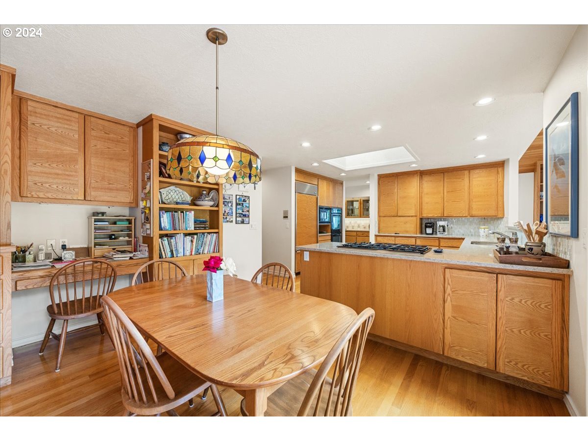 17288 Cedar Road Lake Oswego, OR 97034 - Photo 9 of 45 Kitchen/Nook