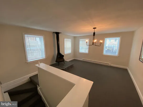 $2,885 | 616 11th Street Northeast, Washington, DC 20002