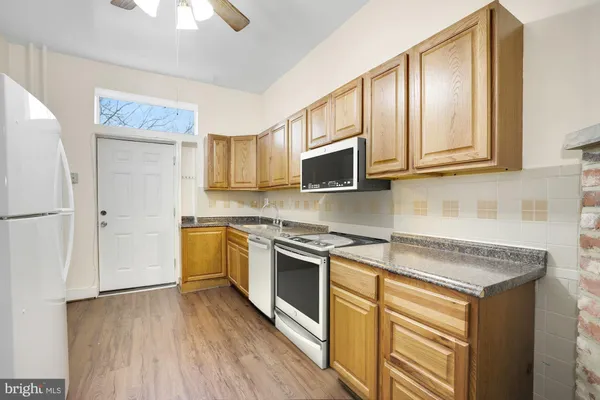 $2,885 | 616 11th Street Northeast, Washington, DC 20002