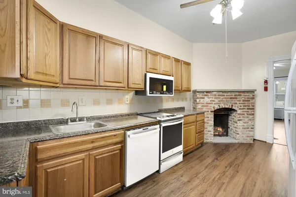$2,885 | 616 11th Street Northeast, Washington, DC 20002