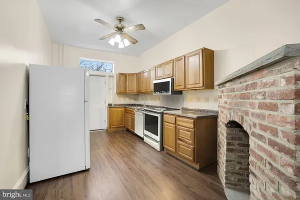 $2,885 | 616 11th Street Northeast, Washington, DC 20002