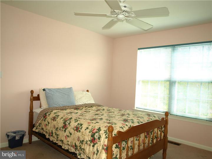 27 Fallview Court Hamilton, NJ 08690 - Photo 12 of 16 Bedroom 3