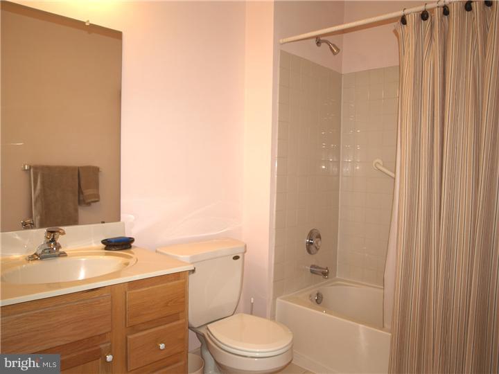 27 Fallview Court Hamilton, NJ 08690 - Photo 13 of 16 Bathroom