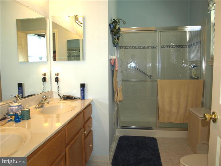 27 Fallview Court Hamilton, NJ 08690 - Photo 10 of 16 Master Bathroom