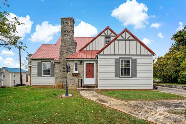 $450,000 | 141 North Madison Street, Marion, NC 28752