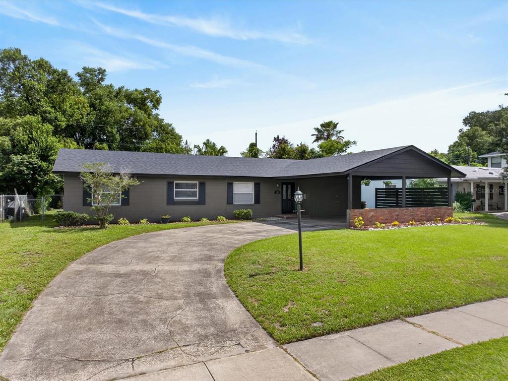 2803 Banchory Road Winter Park, FL 32792 - Photo 29 of 31 a front view of a house with a garden