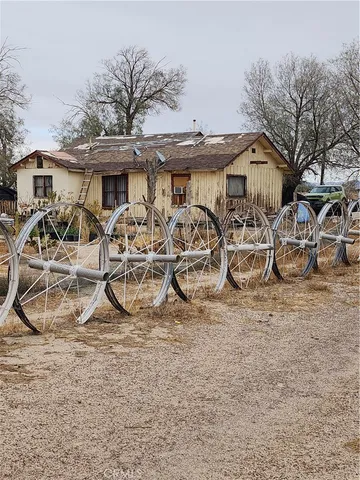 a view of a yard with table chairs