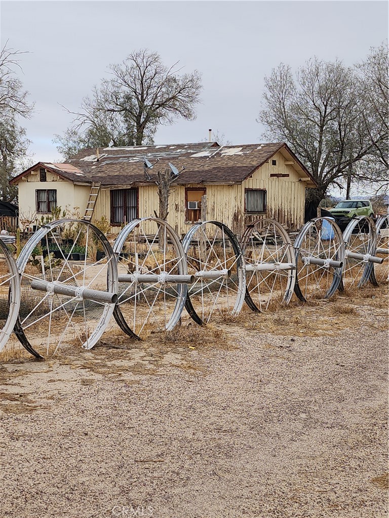 a view of a yard with table chairs