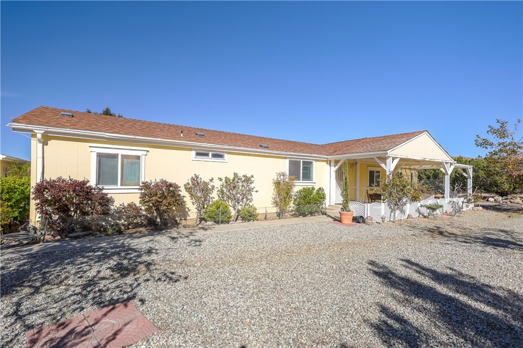 29520 Piani Road Pearblossom, CA 93553 - Photo 34 of 34 a view of a house with backyard and sitting area