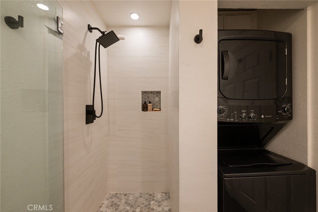 8512 Tuscany Avenue, Unit 222 Playa del Rey, CA 90293 - Photo 11 of 24 a bathroom with a shower