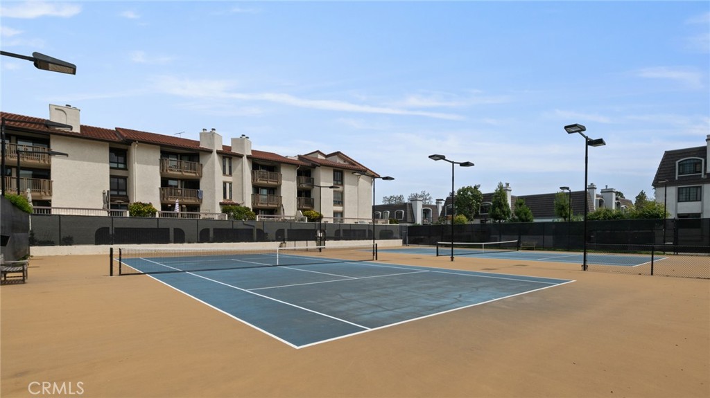8512 Tuscany Avenue, Unit 222 Playa del Rey, CA 90293 - Photo 18 of 24 a view of a tennis court
