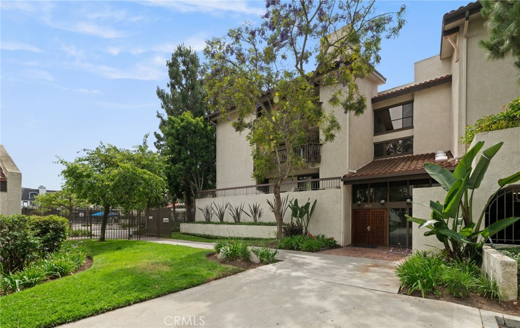 8512 Tuscany Avenue, Unit 222 Playa del Rey, CA 90293 - Photo 19 of 24 a front view of a house with garden