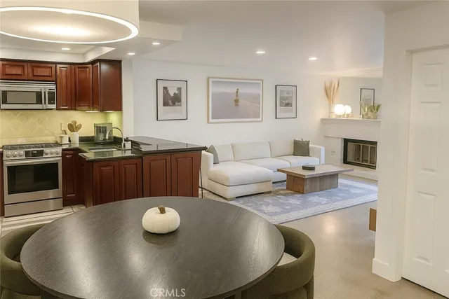 $815,000 | 8512 Tuscany Avenue, Unit 222, Playa del Rey, CA 90293