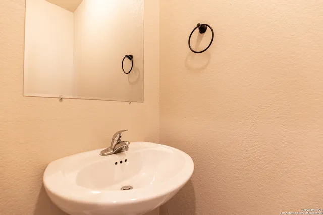 $995 | 5722 Golf Heights, Unit 1, San Antonio, TX 78244