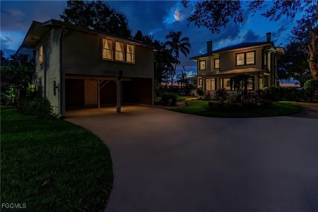 a view of a house with a yard