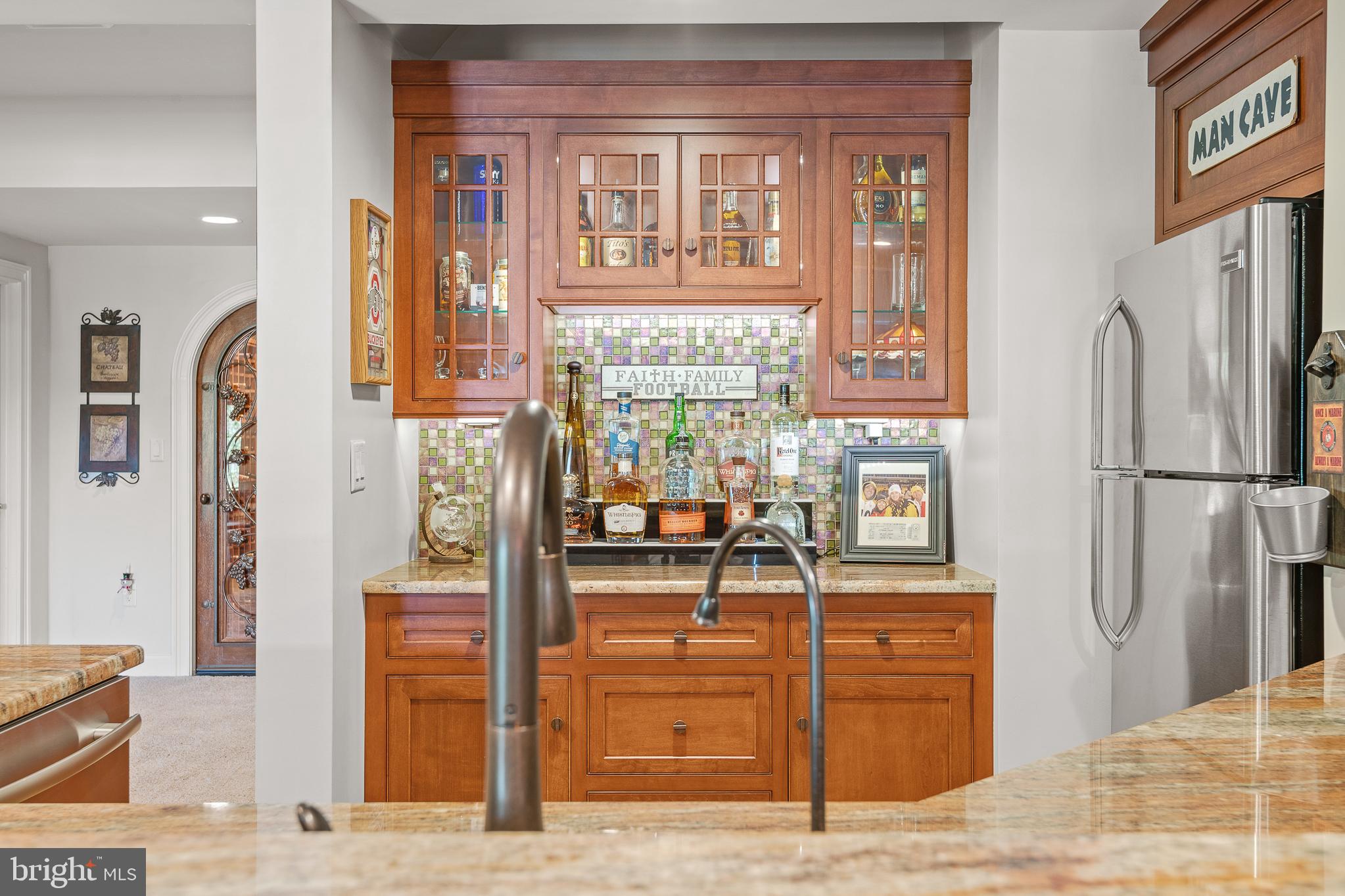 361 Addison Place Lancaster, PA 17601 - Photo 57 of 79 Full Bar