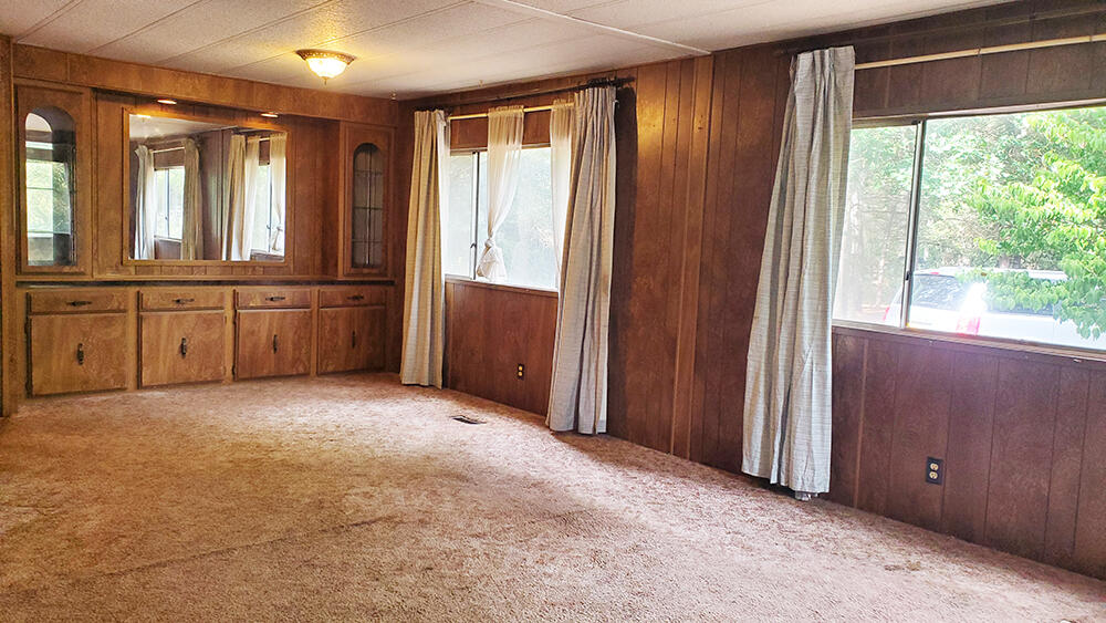 3801-3831 Almar Road Grants Pass, OR 97527 - Photo 6 of 38 3801 Almar 5 Living Rm
