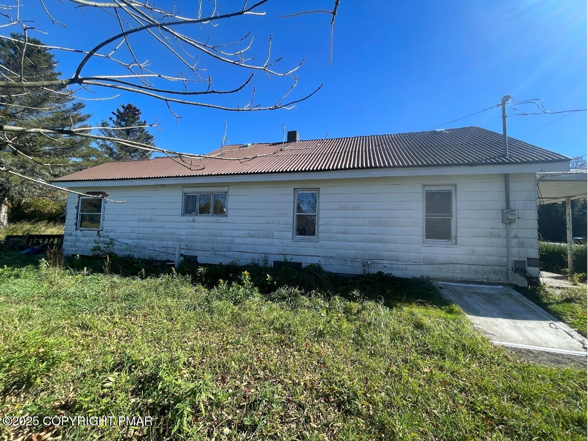 1900 Greenfield Road Jermyn, PA 18433 - Photo 3 of 86 a front view of a house with a garden