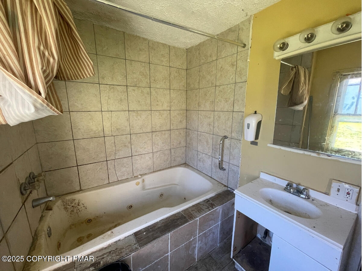 1900 Greenfield Road Jermyn, PA 18433 - Photo 58 of 86 57