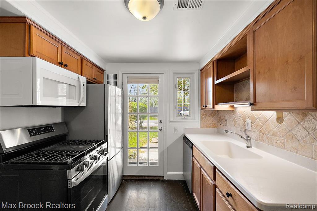 1652 Graefield Road Birmingham, MI 48009 - Photo 12 of 35