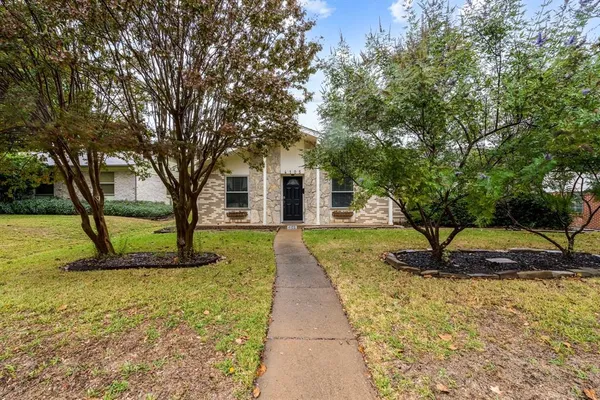 $2,400 | 4105 Astoria Street, Irving, TX 75062