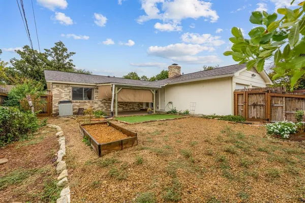 $2,400 | 4105 Astoria Street, Irving, TX 75062