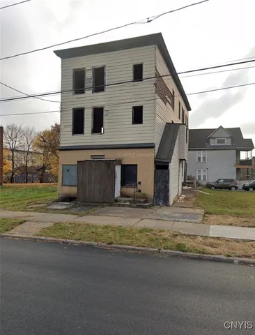 $69,900 | 211 Kossuth Avenue, Utica, NY 13501