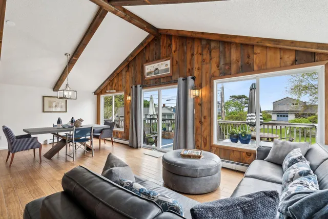 $2,100,000 | 1081 Kings Highway, Kennebunkport, ME 04046