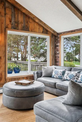 $2,100,000 | 1081 Kings Highway, Kennebunkport, ME 04046