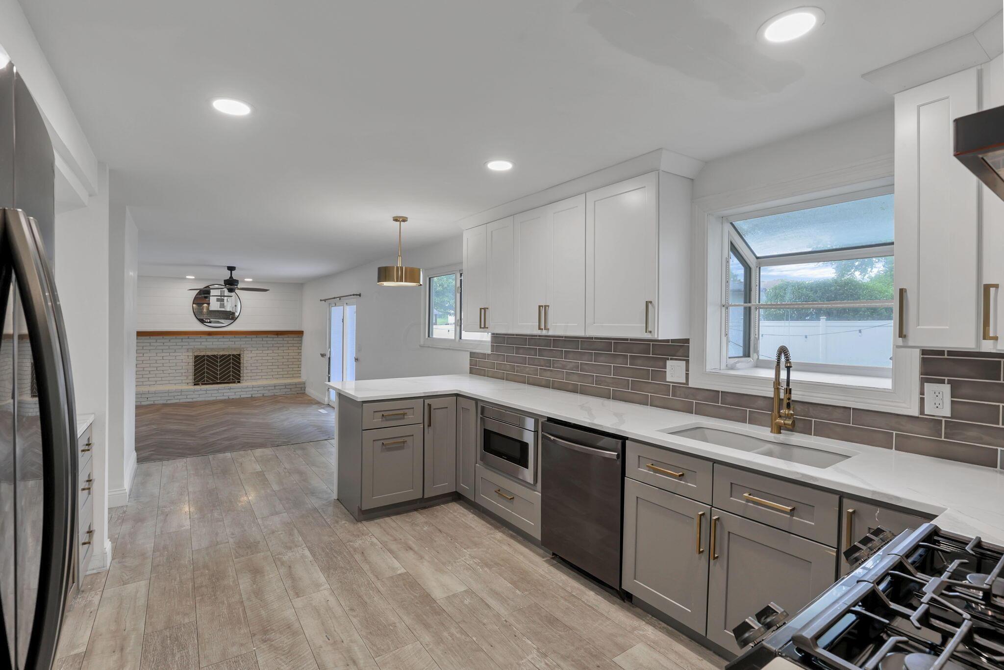 154 Landover Road Columbus, OH 43230 - Photo 11 of 47 Kitchen