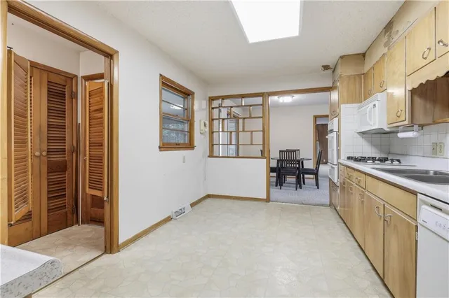 $378,000 | 610 North Shore Drive, Lake Waukomis, MO 64151